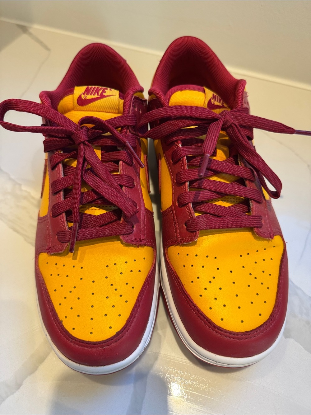 Nike Mens Low-Top Sneakers in Yellow and Maroon